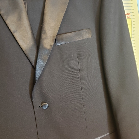 Tuxedo - Picture 14 of 16